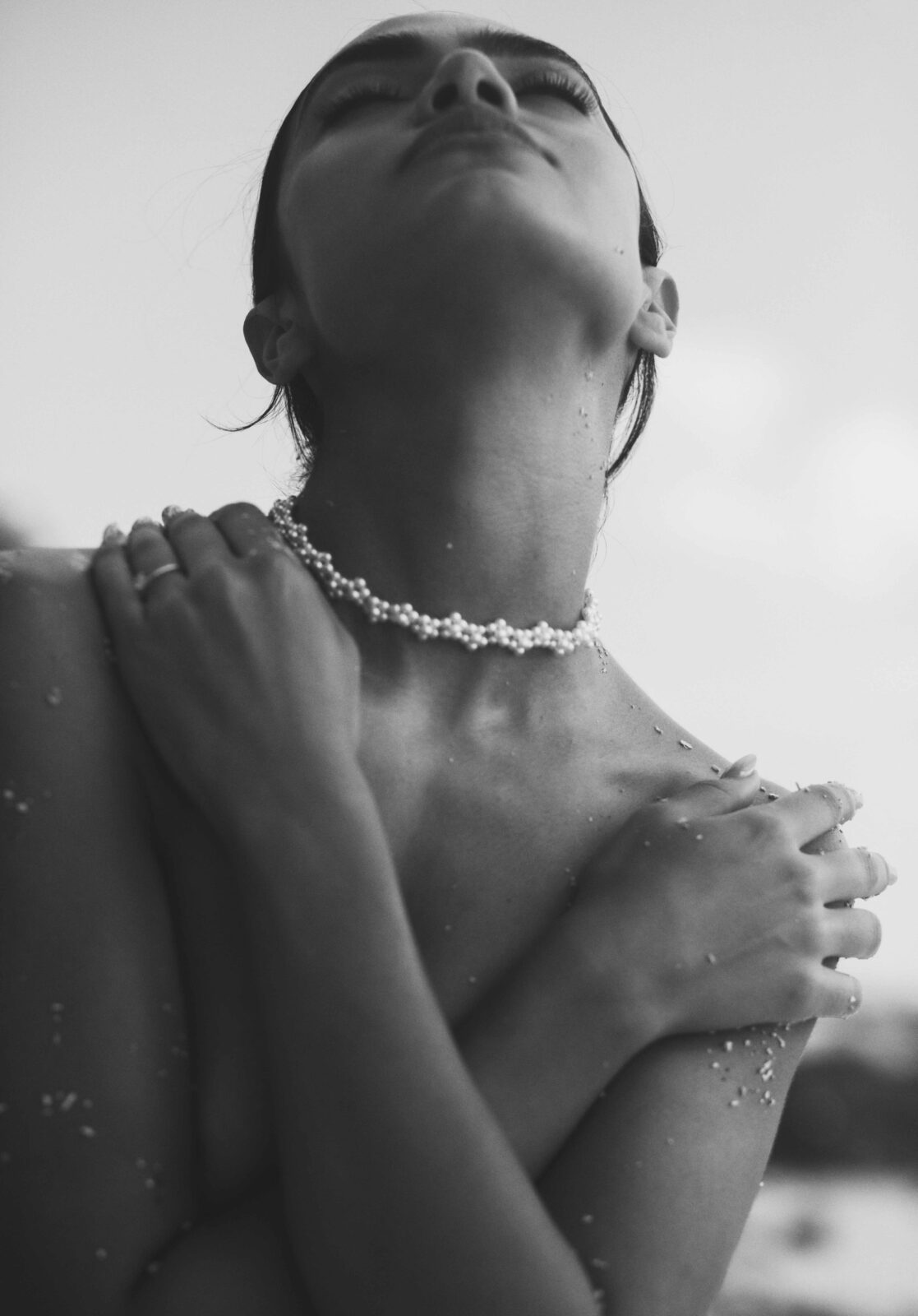 Black and white portrait of bride, while she is wearing a pearl detailed necklace, black and white portrait inspiration. 