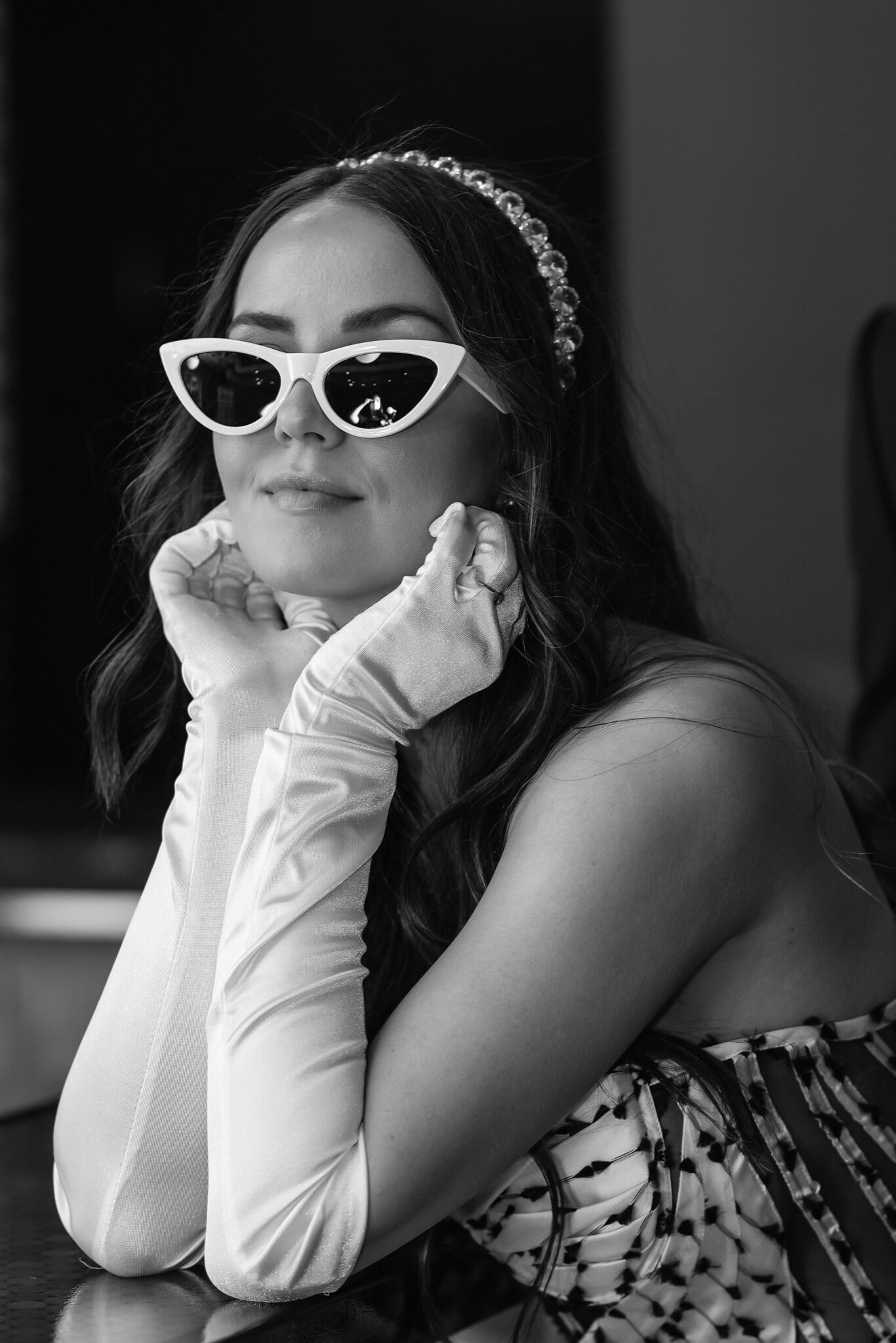 Chic stylish bride wearing retro sunglasses during bold modern wedding with retro styles with eye-catching accents.