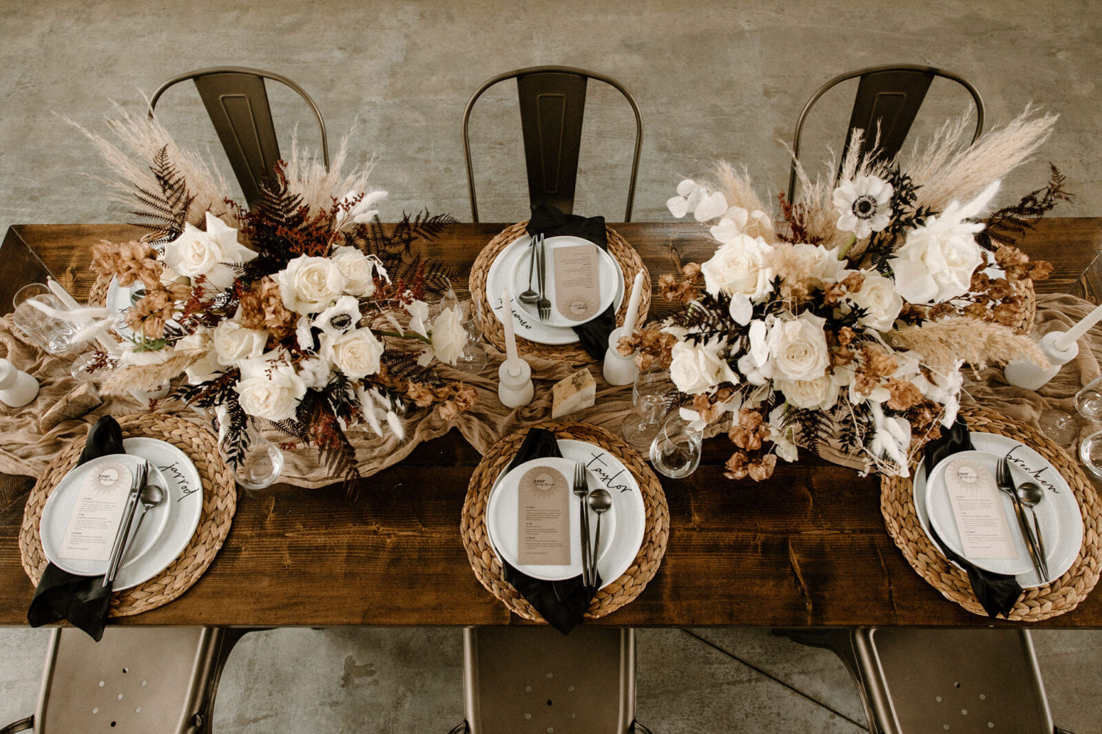 Rich brown textures and tones featured in this tablescape at 52 North Venue, featured a mix of dried and fresh florals, warm and moody inspiration. 