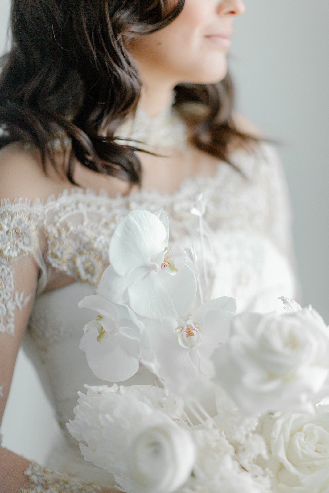 Sophisticated white bridal florals designed by Hen & Chicks in Calgary, Alberta. 