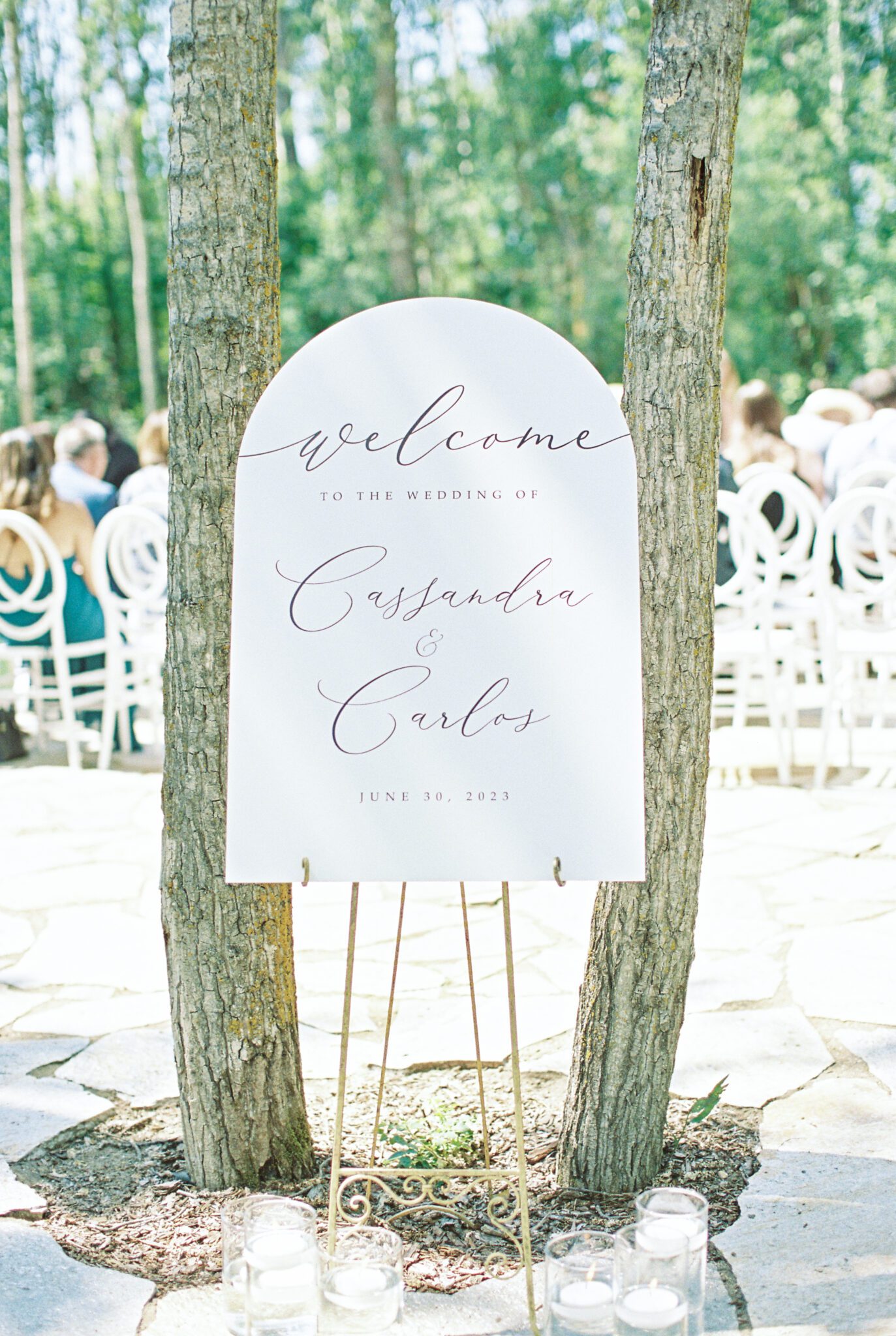 Elegant welcome sign, wedding ceremony at Sparrow Lane Events in Alberta. Classic colour palette of white, blush, and green wedding inspiration. 
