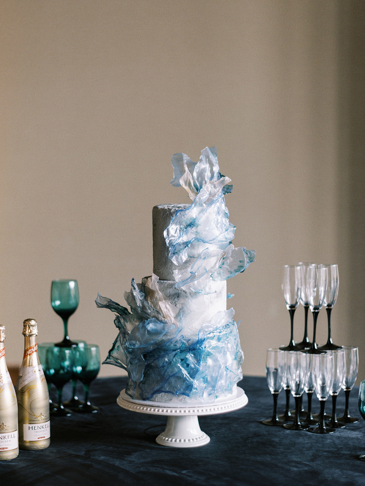Contemporary and elegant cool-toned wedding cake by Bake My Day at The Malcolm Hotel featuring Mediterranean-inspired decor in oceanic colour palette. 