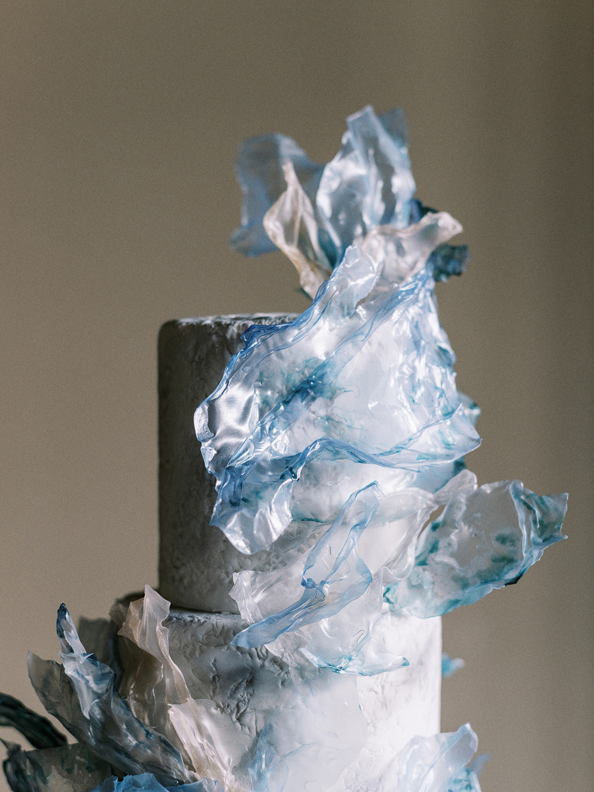 Contemporary and elegant cool-toned wedding cake by Bake My Day at The Malcolm Hotel featuring Mediterranean-inspired decor in oceanic colour palette. 