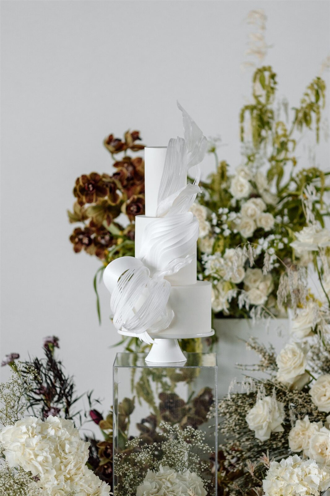 Elegant and contemporary 3-teired wedding cake designed by Rain Bake Shop in Vancouver, BC. Chic and minimalistic wedding inspiration. 
