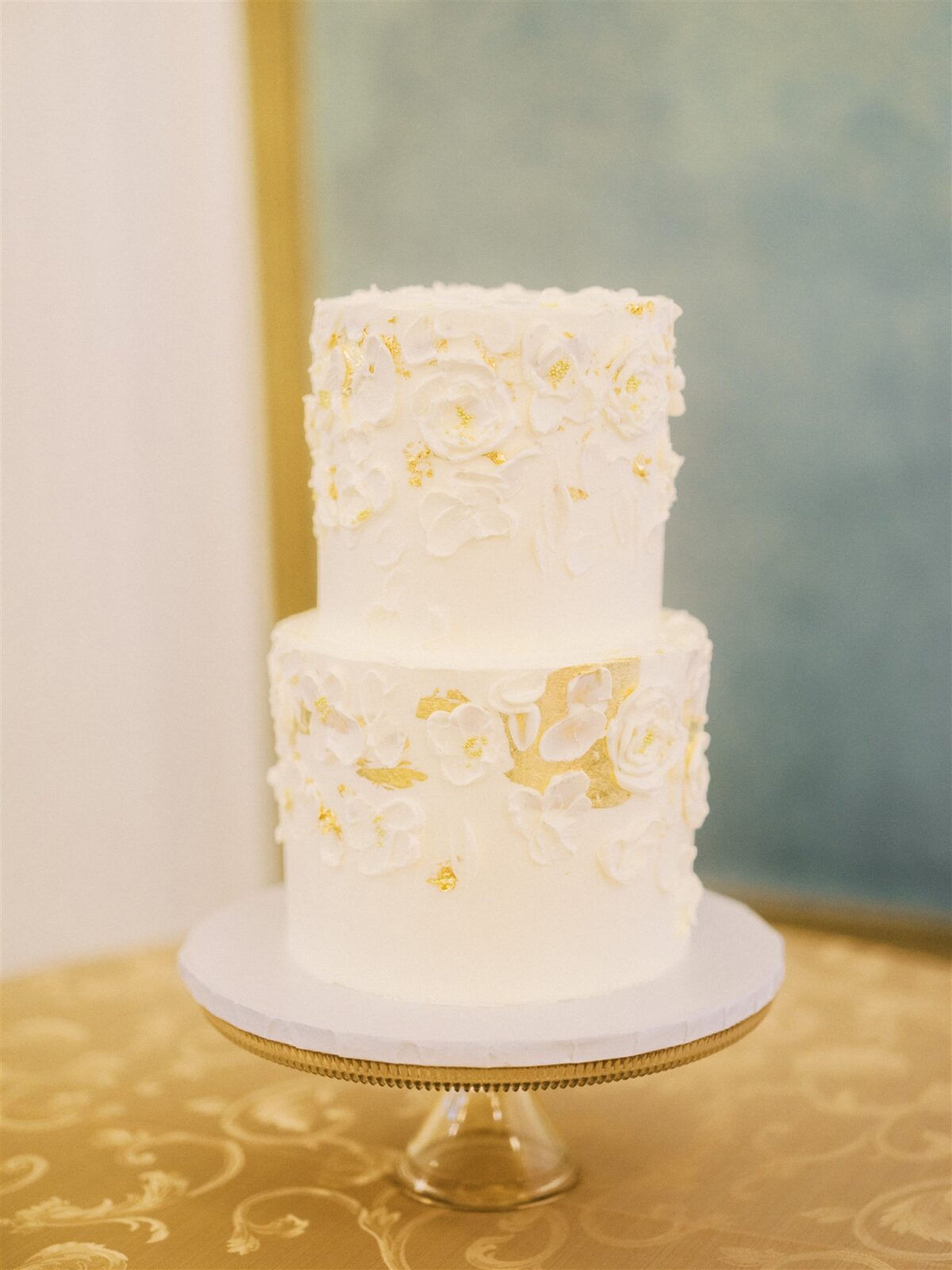 Elegant Wedding Cake in Cream with Gold Flakes