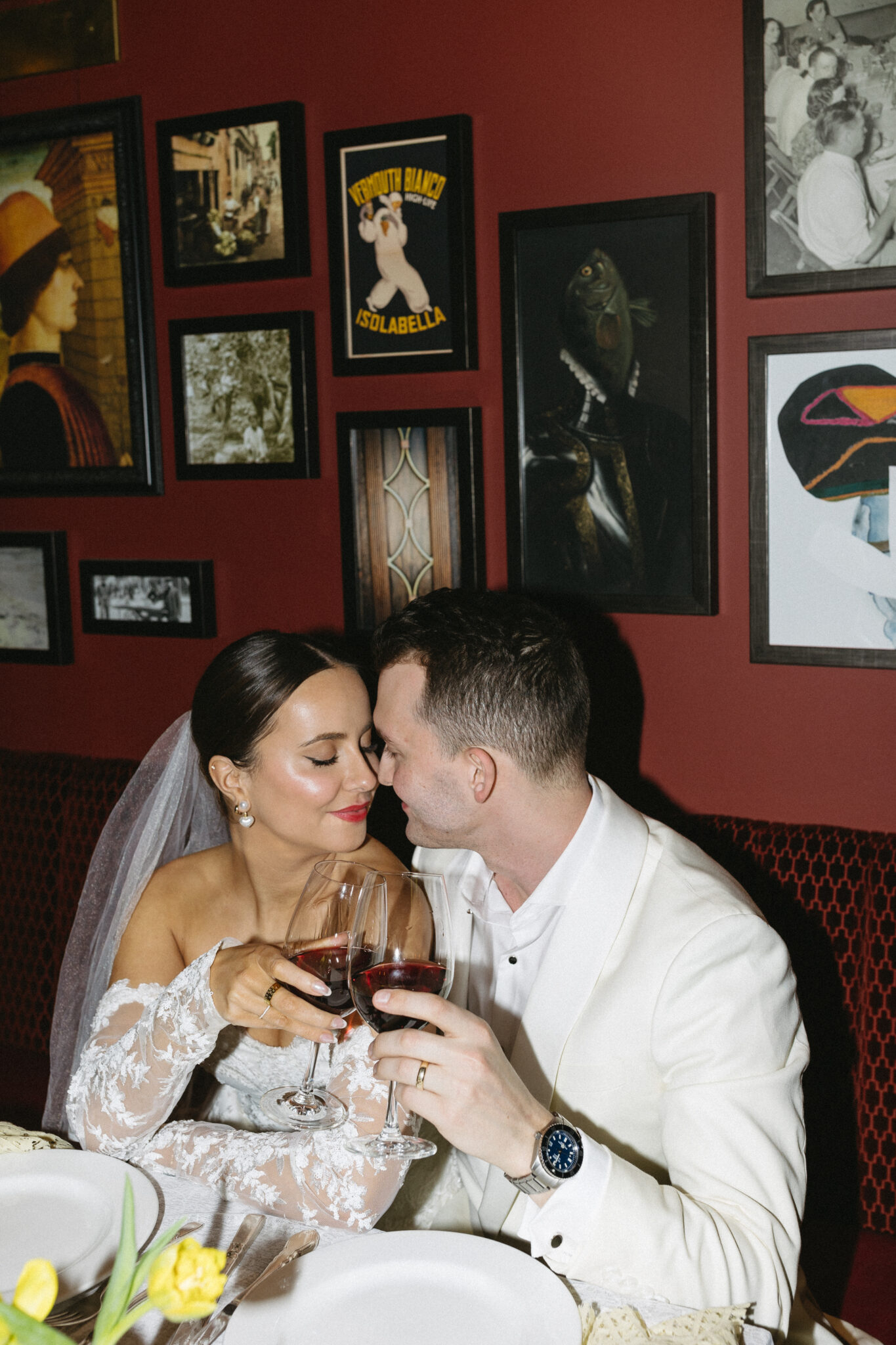 This retro meets modern wedding inspiration in Calgary, showcases modern sophistication, vintage charm, retro details, and a vibrant red colour palette. #brideandgroomattire #lacebridalgown #redrosebouquet #modernweddinginspiration #restaurantreception