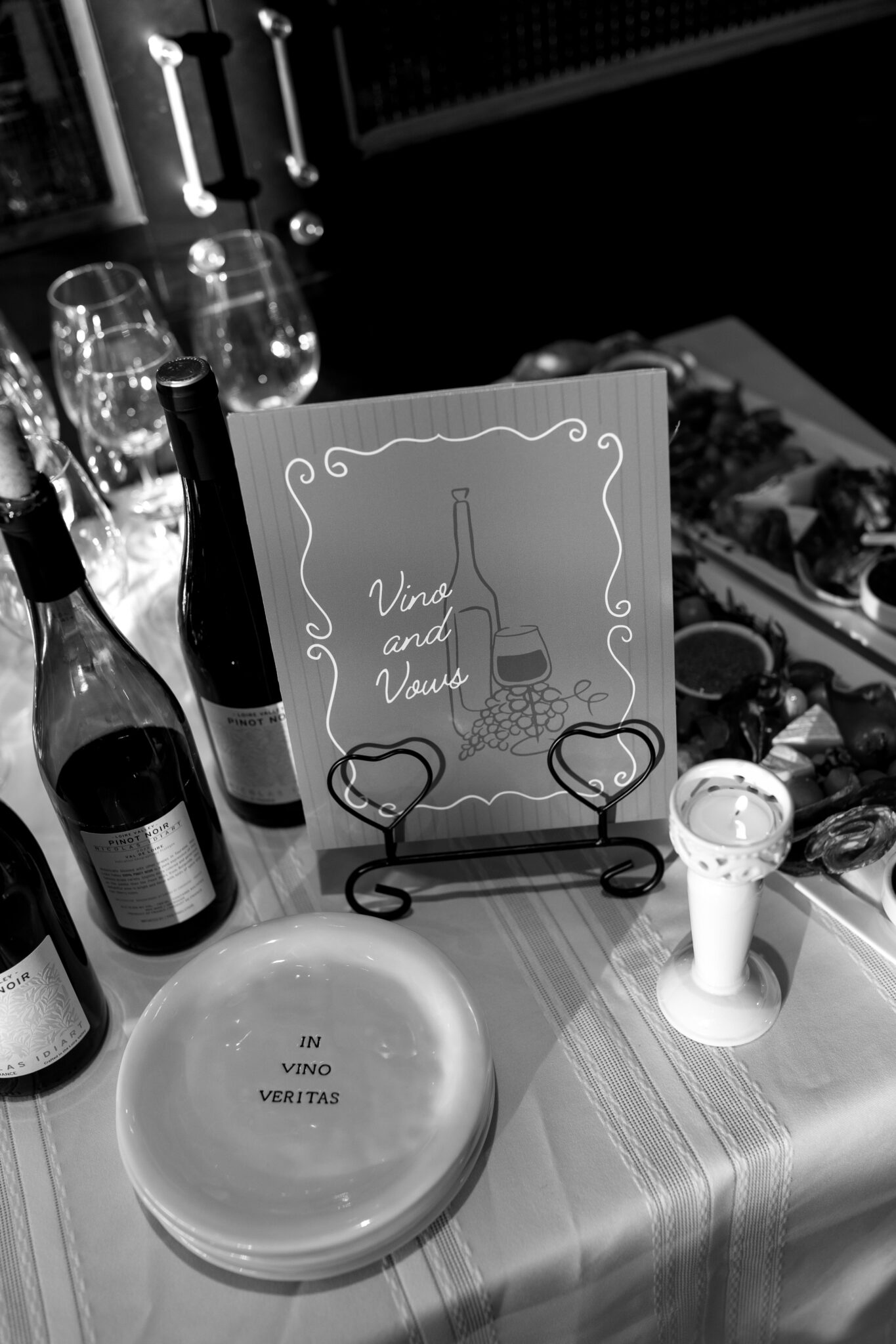 This Italy inspired restaurant wedding inspiration at Buffo Calgary, showcases modern sophistication, vintage charm, retro details, and a vibrant red colour palette. #restaurantwedding