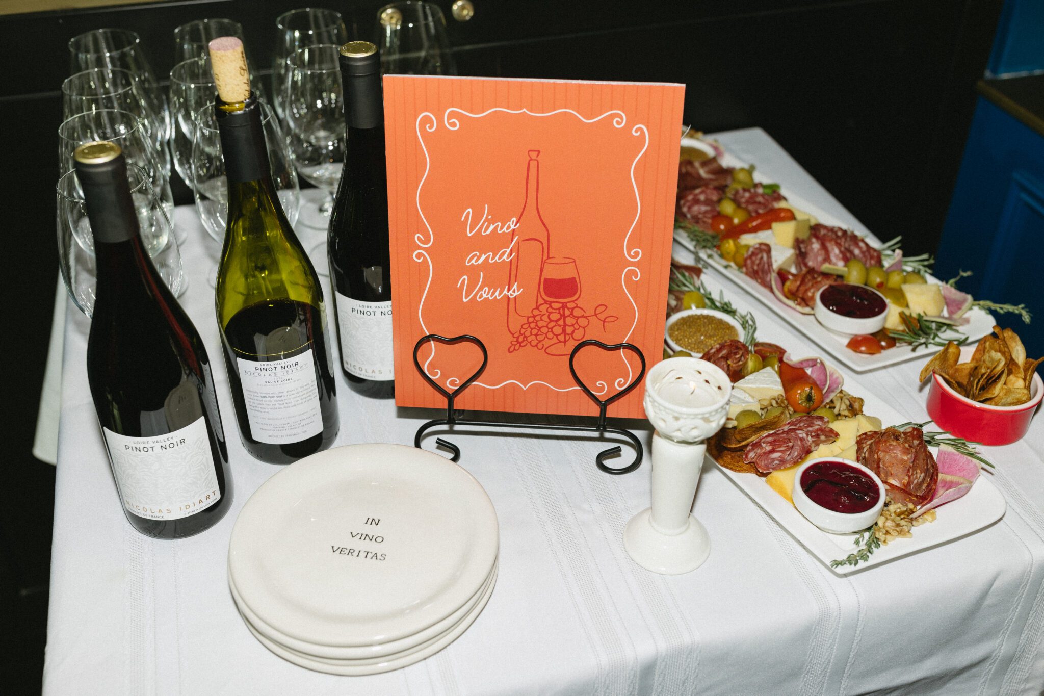 This Italy inspired restaurant wedding inspiration at Buffo Calgary, showcases modern sophistication, vintage charm, retro details, and a vibrant red colour palette. #restaurantwedding